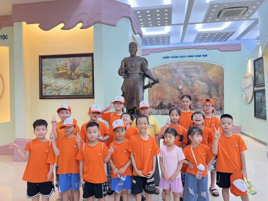 Tham quan Bảo tàng Hải Quân Hải Phòng 